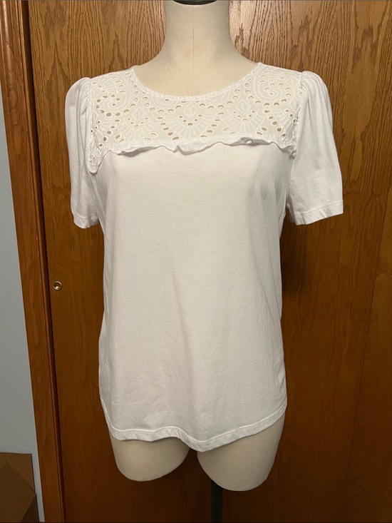 Liz Claiborne Tops - Liz Claiborne White Eyelet Yoke Short Sleeve Tee
